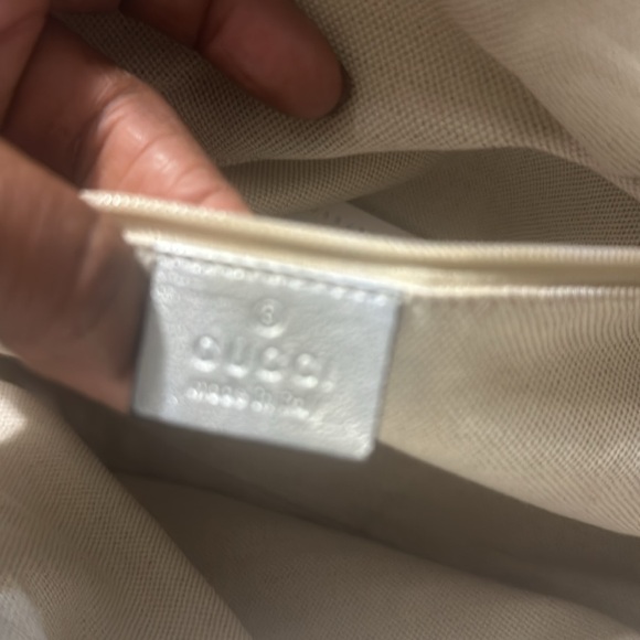 ￼ authentic leather Sukey medium silver Gucci bag great shape!!!! - Picture 7 of 10